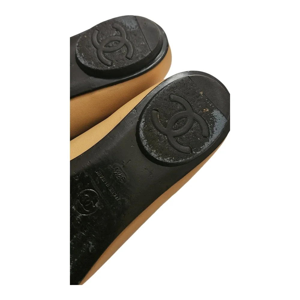 Chanel Two Tone Beige Black Patent Leather CC Logo Ballet Flats Shoes 37.5 - Picture 7 of 8